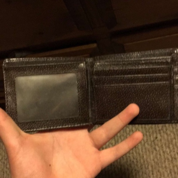 Mint condition Gucci wallet - Picture 2 of 5